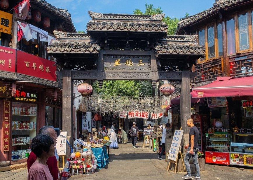 探索天涯奇闻异事,畅谈qq上怎么发闪图